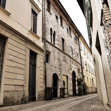 Casa Del Pittore - Elegante Appartamento Del 1200 - Centro Storico Como Kültér fotó